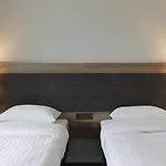 Szálloda Moxy Stuttgart Airport/messe 3*