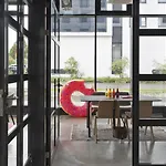 Moxy Stuttgart Airport/messe 3*
