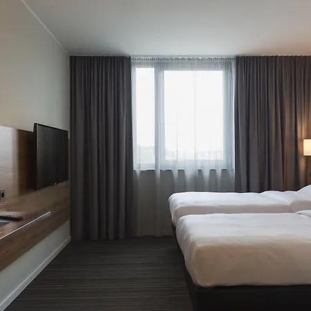 ホテル Moxy Stuttgart Airport/messe 3*