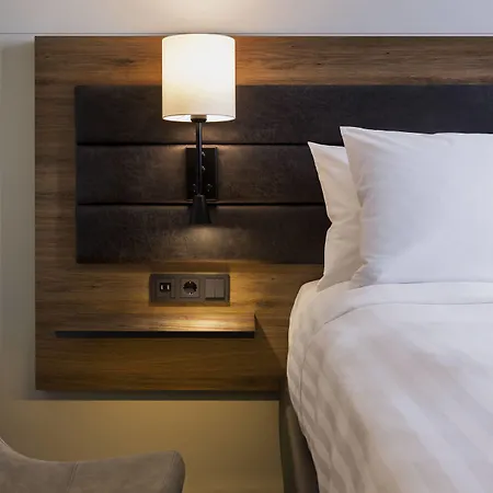 Moxy Stuttgart Airport/messe 3*