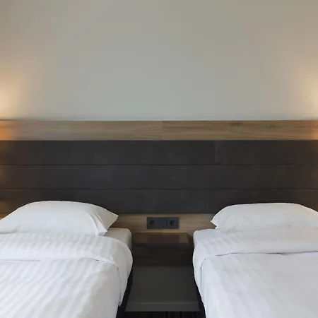 ホテル Moxy Stuttgart Airport/messe 3*