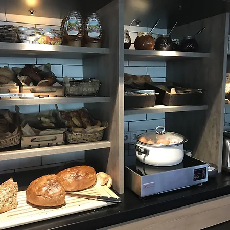 ホテル Moxy Stuttgart Airport/messe