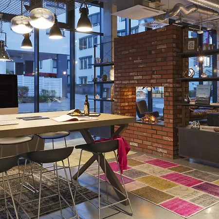 Moxy Stuttgart Airport/messe ホテル 3*