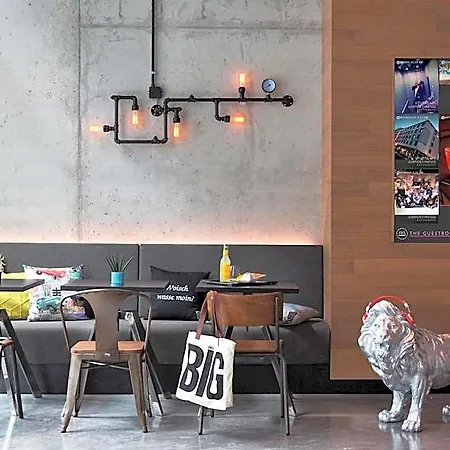 Moxy Stuttgart Airport/messe Szálloda Leinfelden-Echterdingen