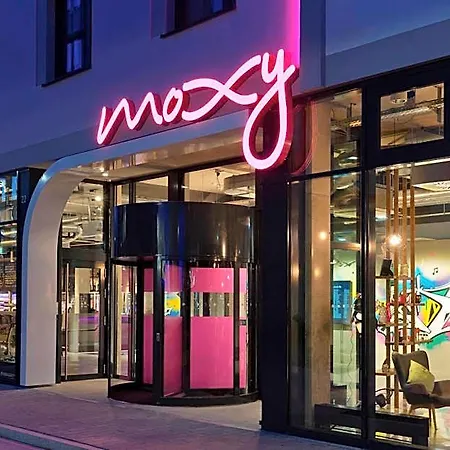 Szálloda Moxy Stuttgart Airport/messe