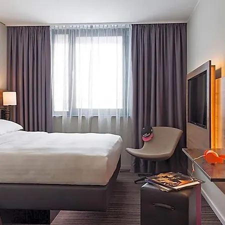Moxy Stuttgart Airport/messe 3*