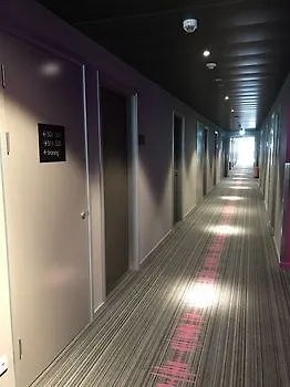 Moxy Stuttgart Airport/messe لينفلدن اشتردين