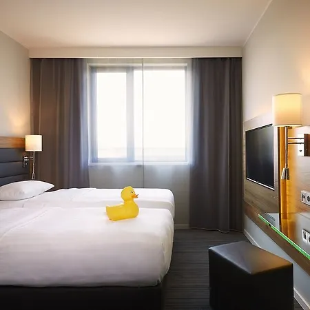 Moxy Stuttgart Airport/messe 3*